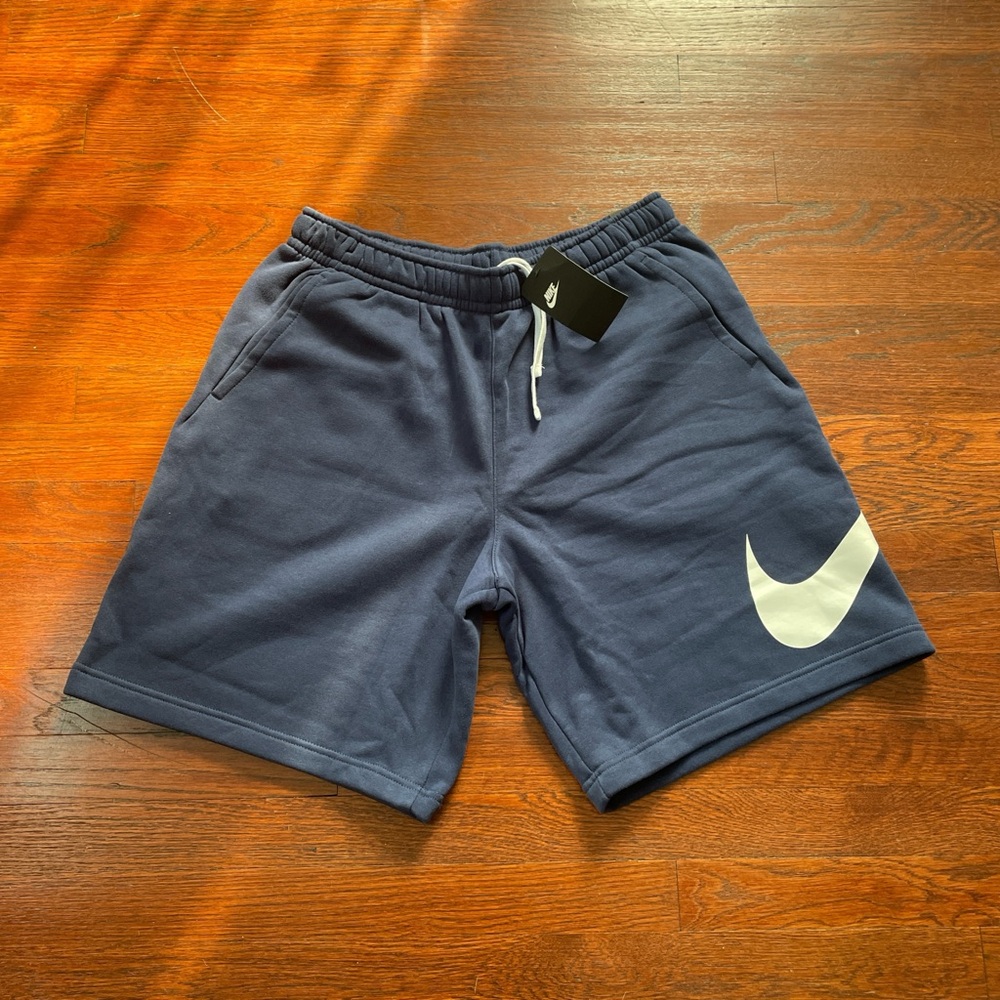 ☑️Navy blue Nike shorts with white swoosh